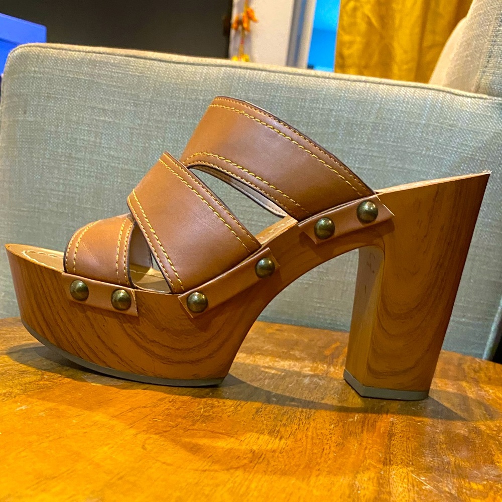 BCBGeneration ladies platform heels